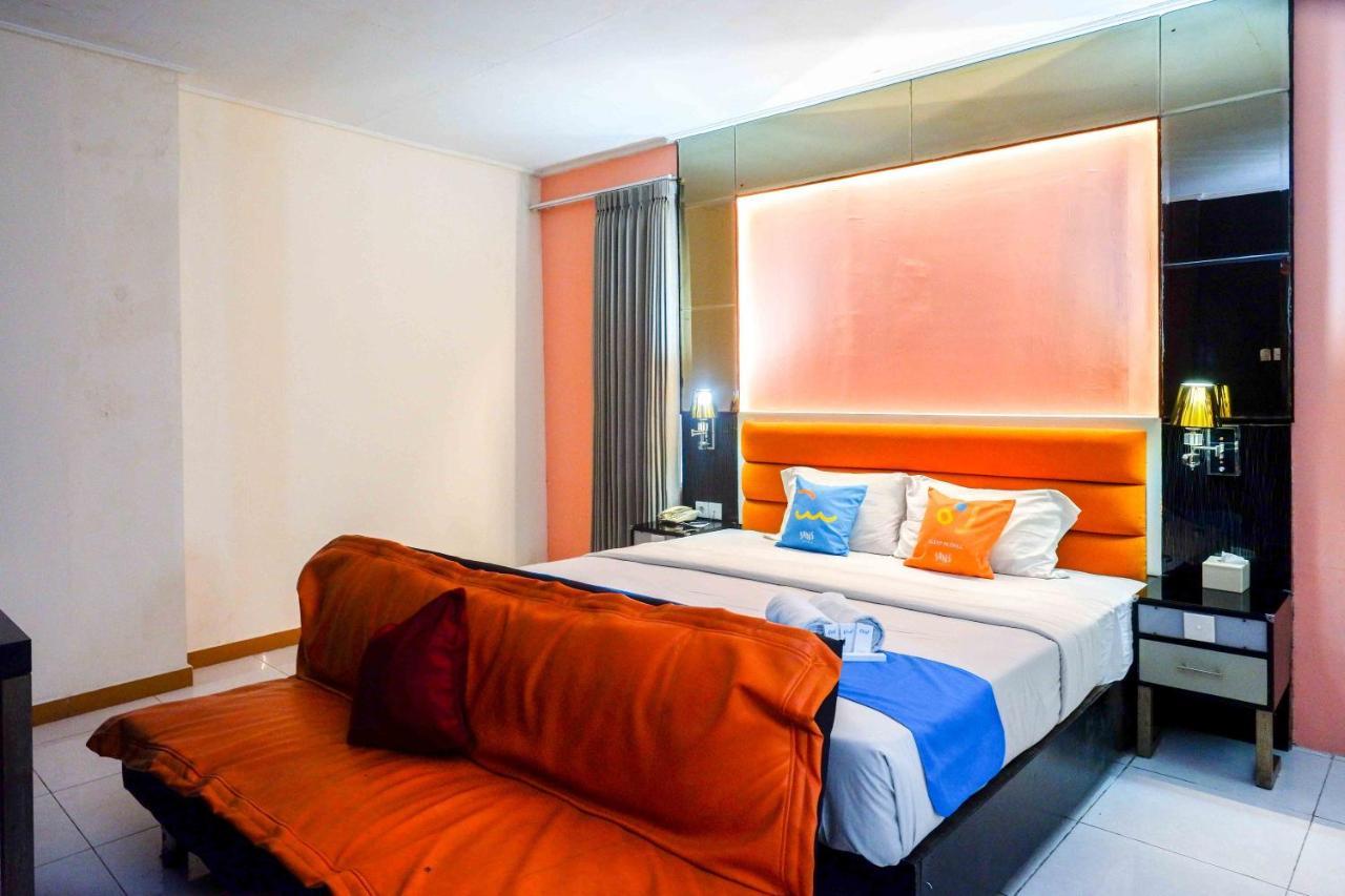 Sans Hotel International Surabaya Gubeng Buitenkant foto