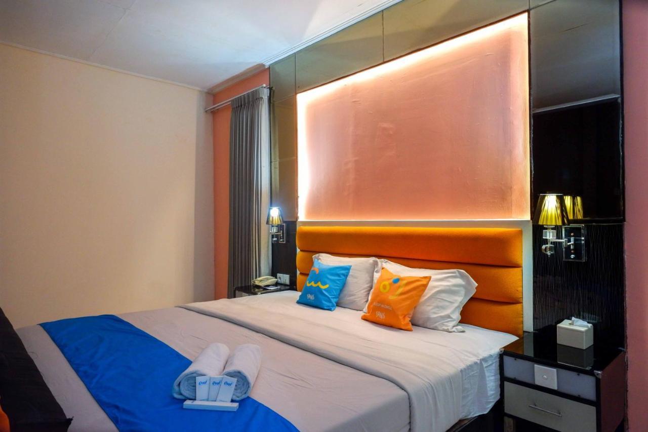 Sans Hotel International Surabaya Gubeng Buitenkant foto