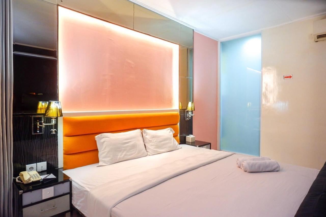 Sans Hotel International Surabaya Gubeng Buitenkant foto