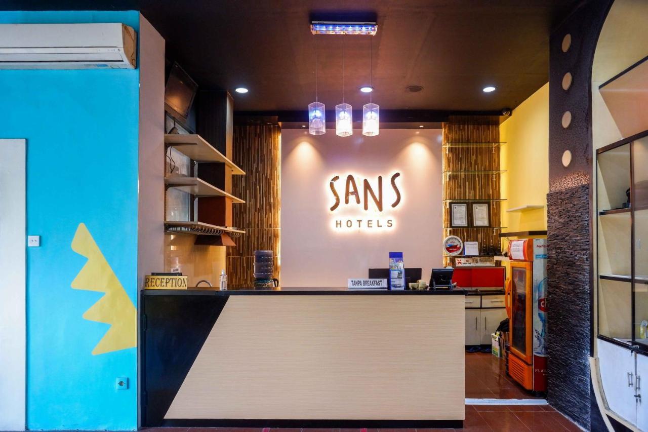 Sans Hotel International Surabaya Gubeng Buitenkant foto