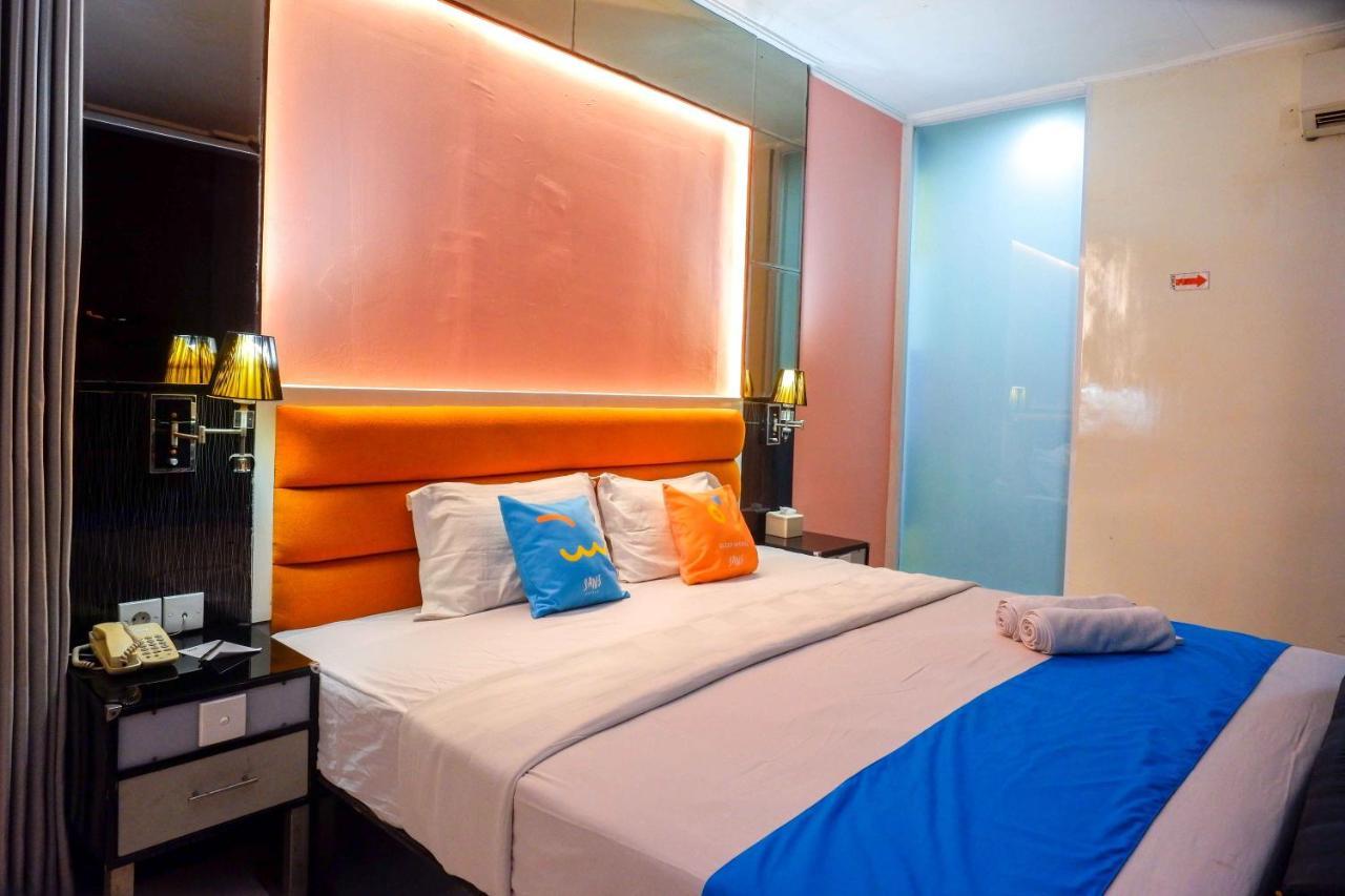 Sans Hotel International Surabaya Gubeng Buitenkant foto