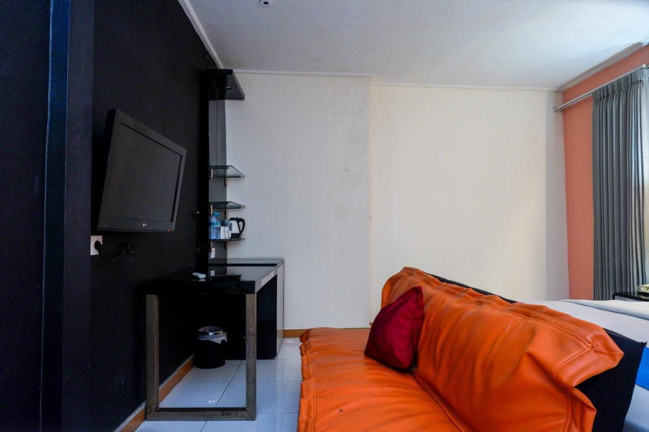 Sans Hotel International Surabaya Gubeng Buitenkant foto