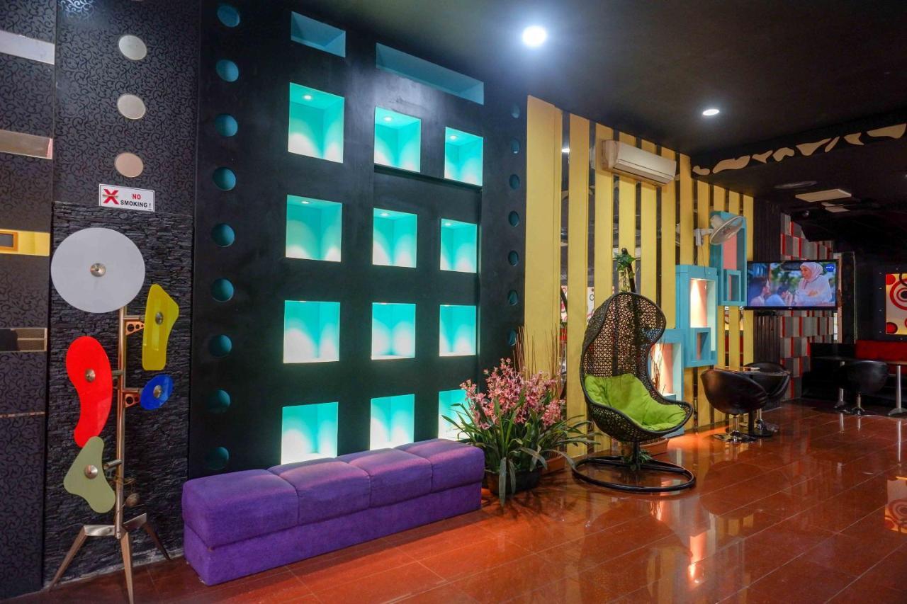 Sans Hotel International Surabaya Gubeng Buitenkant foto