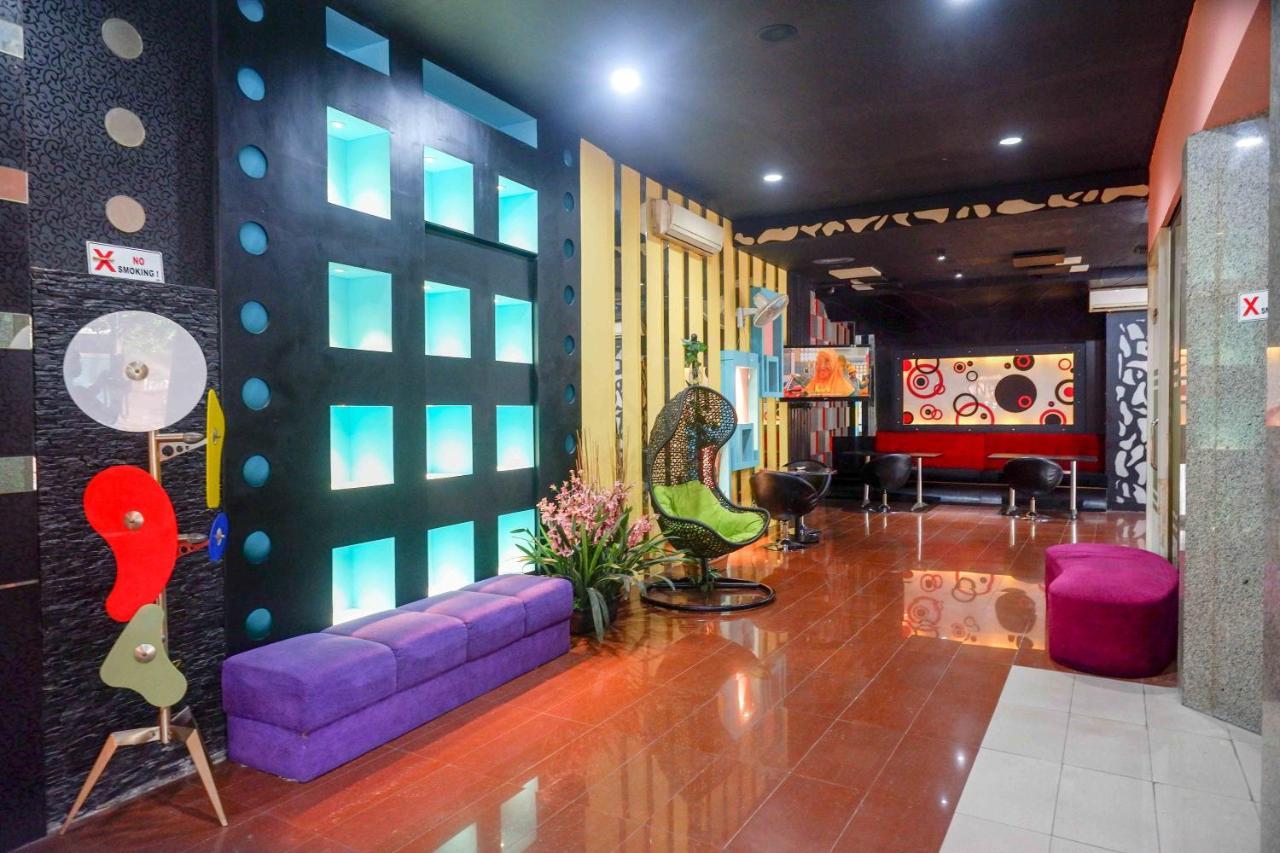 Sans Hotel International Surabaya Gubeng Buitenkant foto