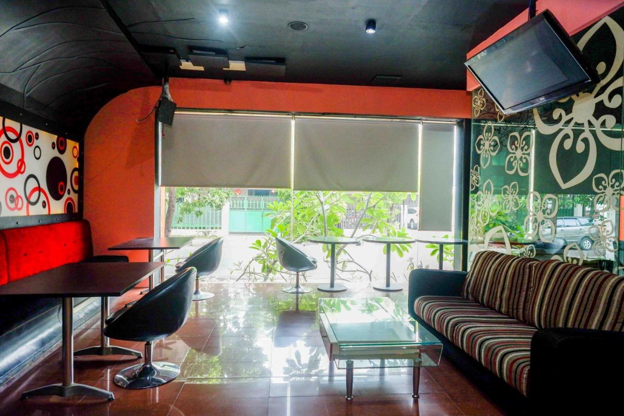 Sans Hotel International Surabaya Gubeng Buitenkant foto