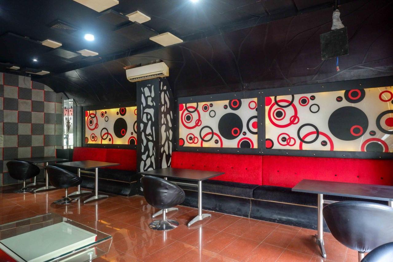 Sans Hotel International Surabaya Gubeng Buitenkant foto