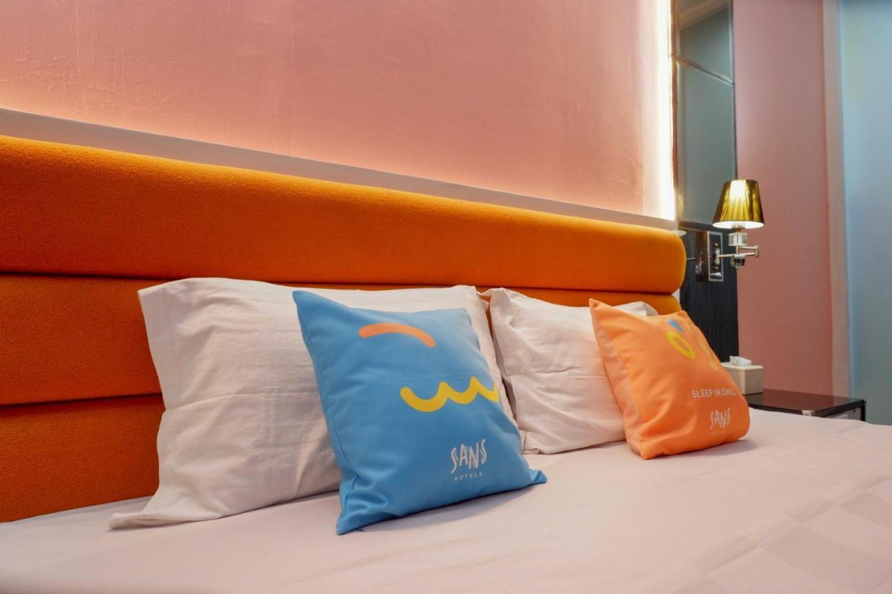 Sans Hotel International Surabaya Gubeng Buitenkant foto