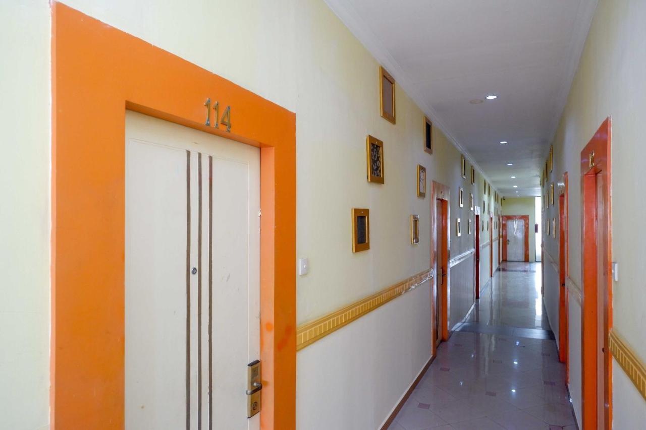Sans Hotel International Surabaya Gubeng Buitenkant foto