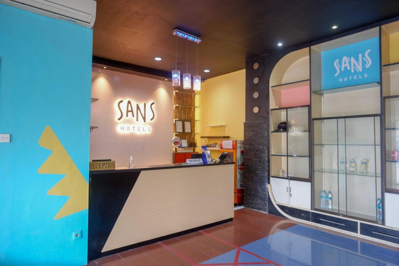 Sans Hotel International Surabaya Gubeng Buitenkant foto