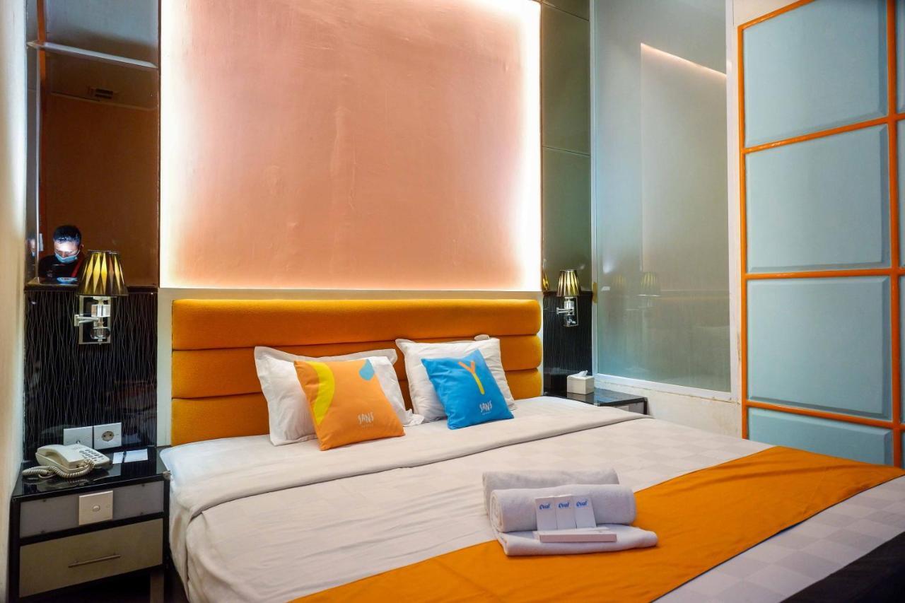 Sans Hotel International Surabaya Gubeng Buitenkant foto