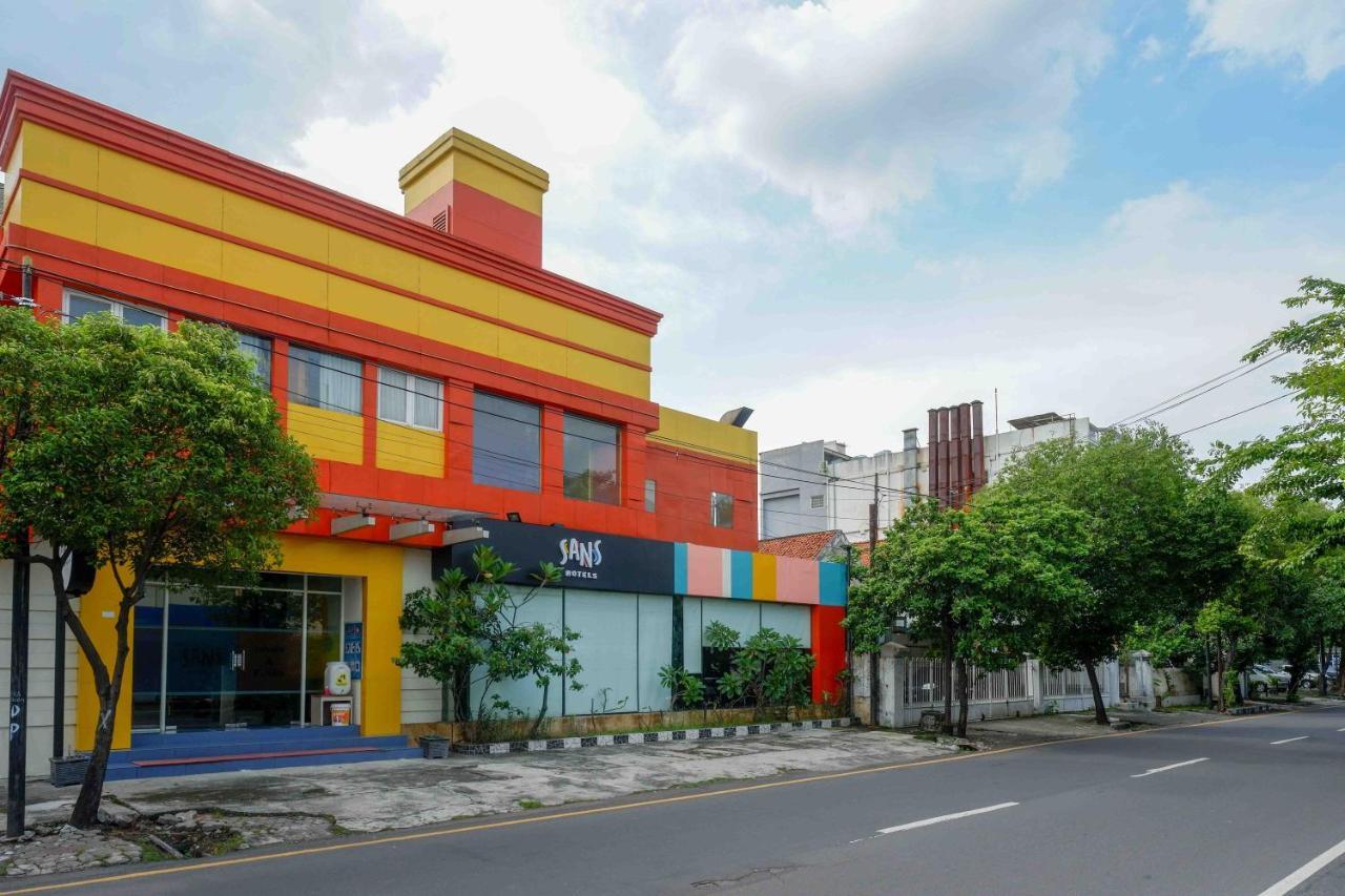 Sans Hotel International Surabaya Gubeng Buitenkant foto