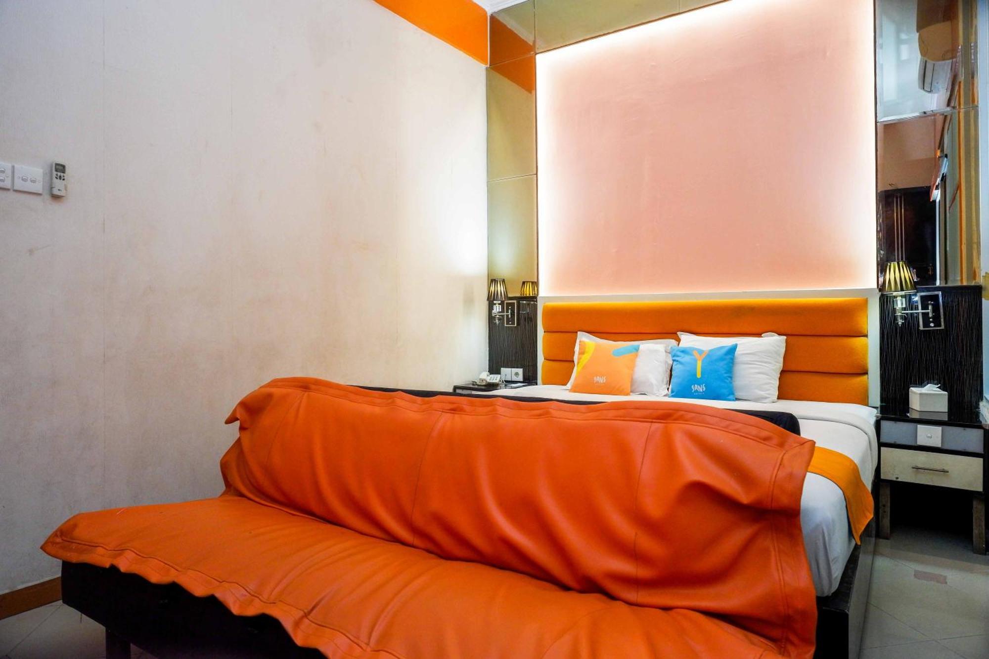 Sans Hotel International Surabaya Gubeng Buitenkant foto