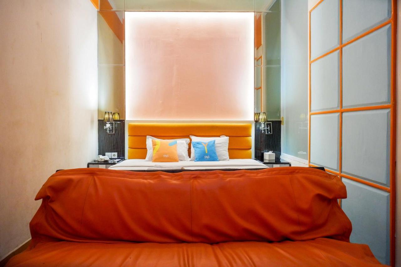 Sans Hotel International Surabaya Gubeng Buitenkant foto