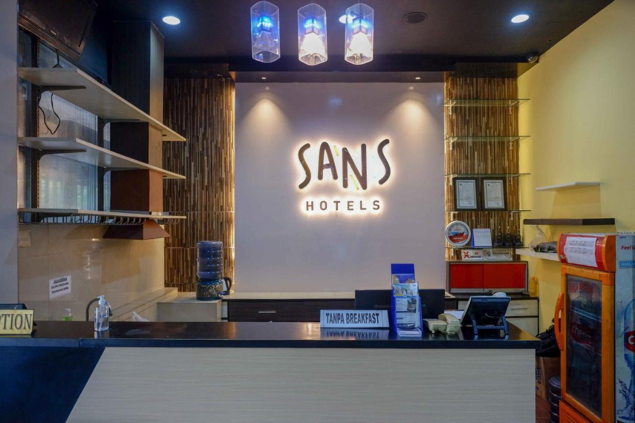 Sans Hotel International Surabaya Gubeng Buitenkant foto