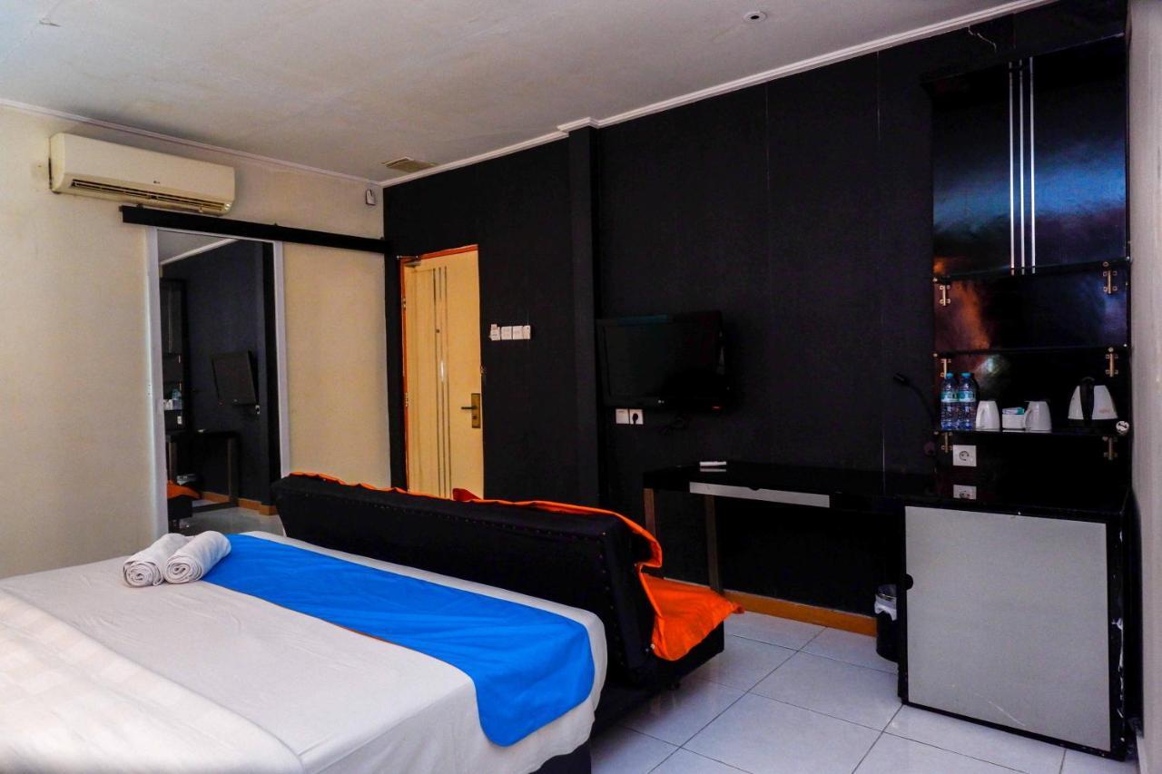 Sans Hotel International Surabaya Gubeng Buitenkant foto
