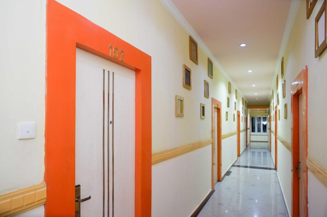 Sans Hotel International Surabaya Gubeng Buitenkant foto