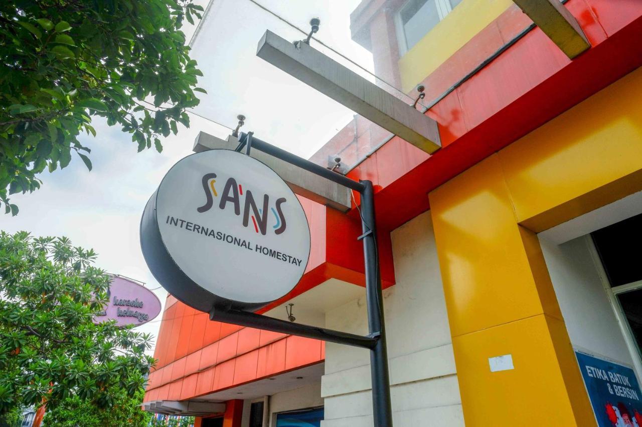 Sans Hotel International Surabaya Gubeng Buitenkant foto
