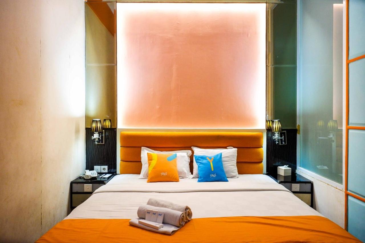 Sans Hotel International Surabaya Gubeng Buitenkant foto