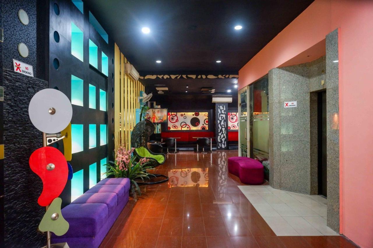 Sans Hotel International Surabaya Gubeng Buitenkant foto