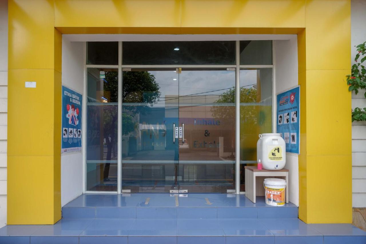 Sans Hotel International Surabaya Gubeng Buitenkant foto